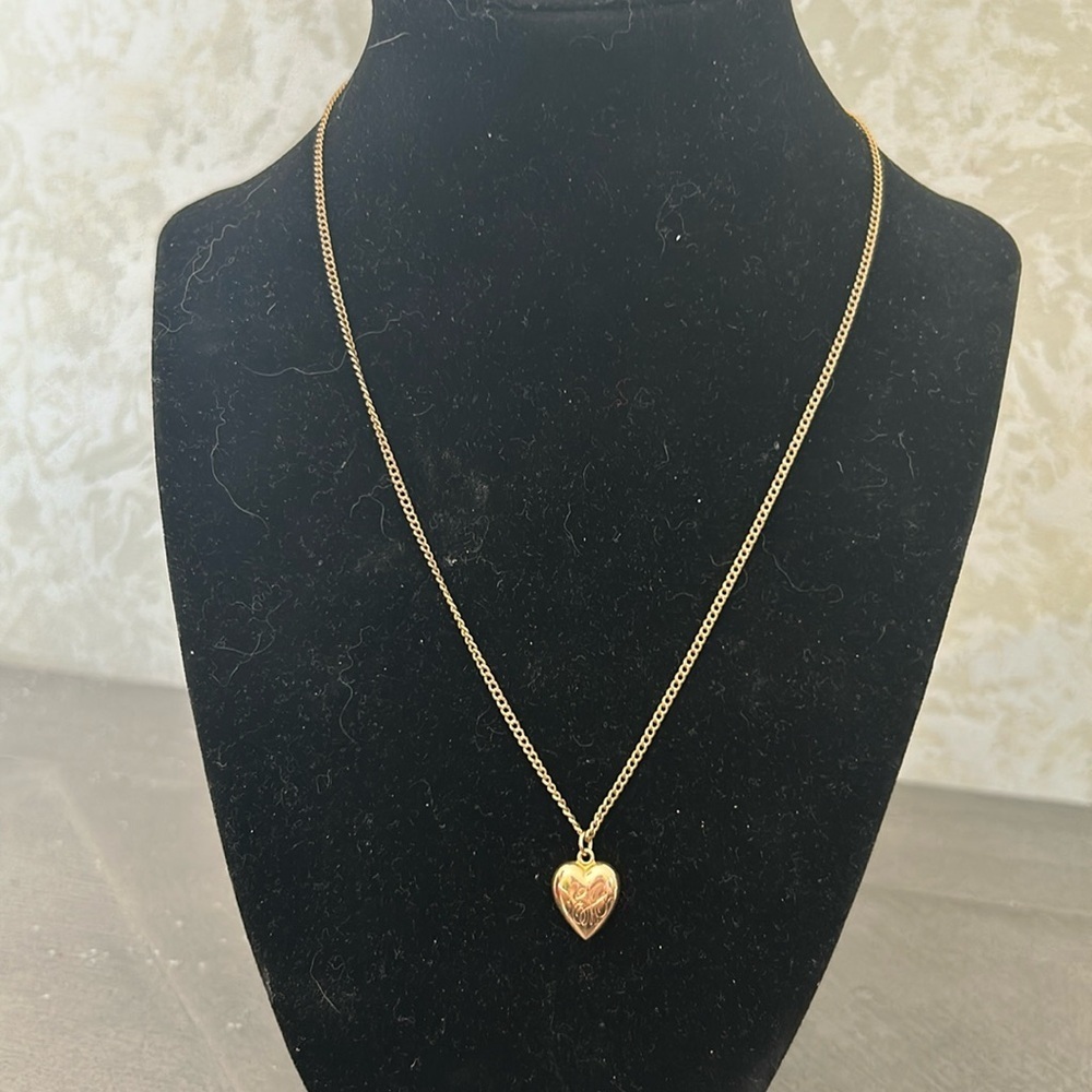 Gold Necklace with tiny heart